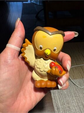 Fisher Price Little People Disney Winnie the Pooh BABY OWL with Ladybug 2001